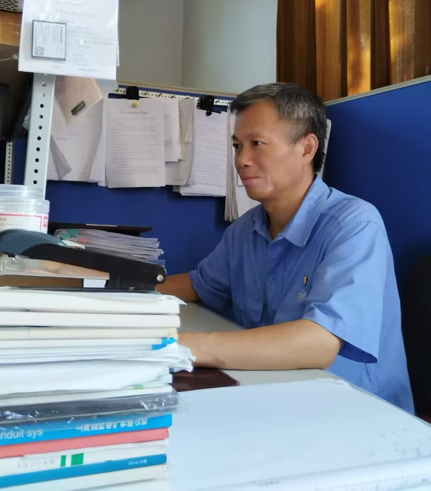 【身边模范】  “立异先锋”徐新力：   以匠人之心，，琢时光之影_抖圈