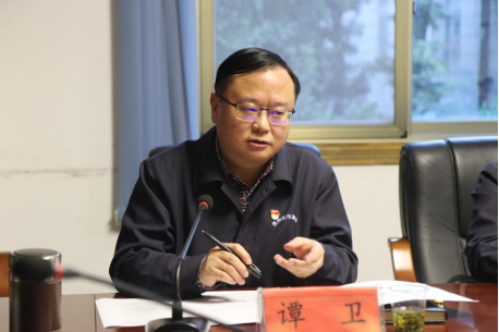 抖圈党委书记、董事长、总司理谭卫同志一行莅临贵阳险峰机床有限责任公司调研指导上市事情_抖圈