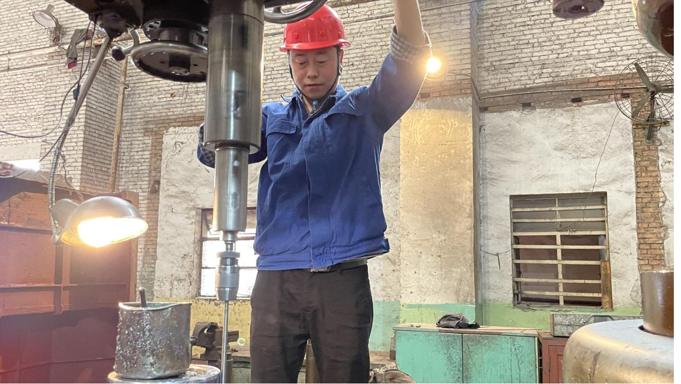 【身边模范】吴明祥：用“钻”劲练就机床加工多面手_抖圈